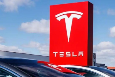 小鹏汽车的物理世界大模型与特斯拉的FSD相比有何优势？